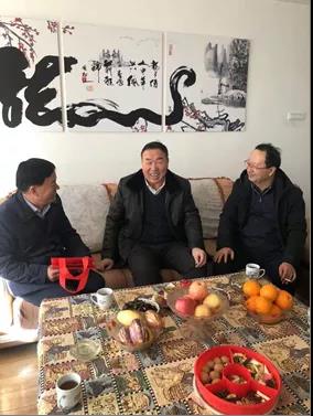 敦煌種業(yè)領(lǐng)導(dǎo)看望慰問公司老干部、老黨員及困難黨員職工