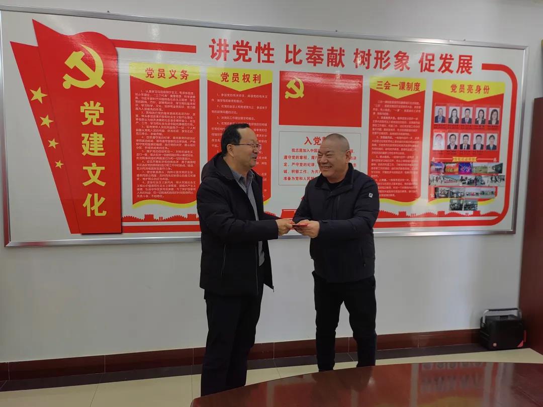 敦煌種業(yè)領(lǐng)導(dǎo)看望慰問公司老干部、老黨員及困難黨員職工