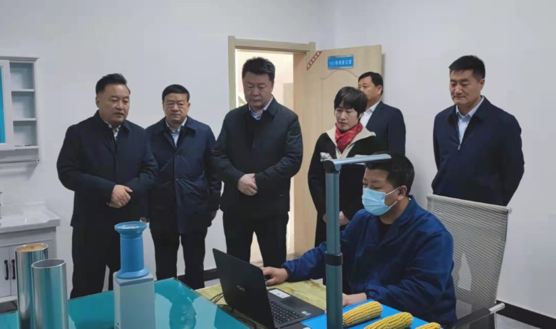 酒泉市政府黨組成員、副市長哈里別克來敦煌種業(yè)調(diào)研指導(dǎo)工作